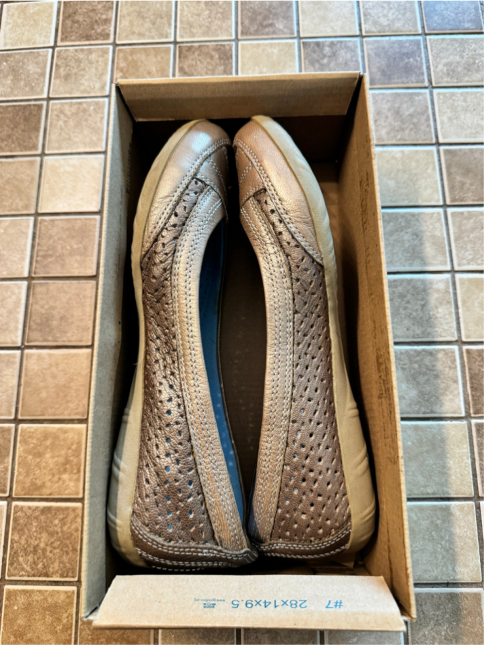Women's Clarks Gold Leather Flats Size 9